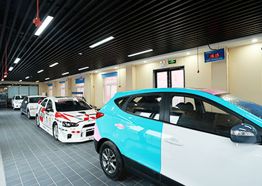 汽車美容實訓大廳-整（zhěng）車易色區