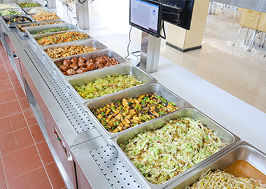 學校食（shí）堂