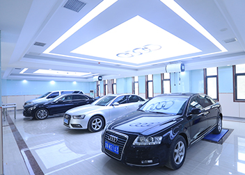 汽(qì)車美容學校_汽車美容實訓室