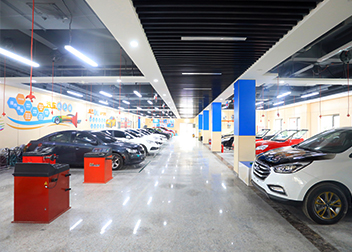 汽車美容學(xué)校_新引(yǐn)進的費斯托幹磨機