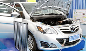 新能源汽車技師班教學設備一（yī）